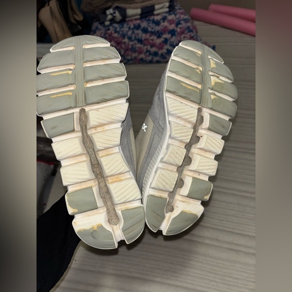 On Running On Cloud Women’s Size W6, Cloud High Sneaker, Glacier Gray, pre-Owned - Picture 4 of 5